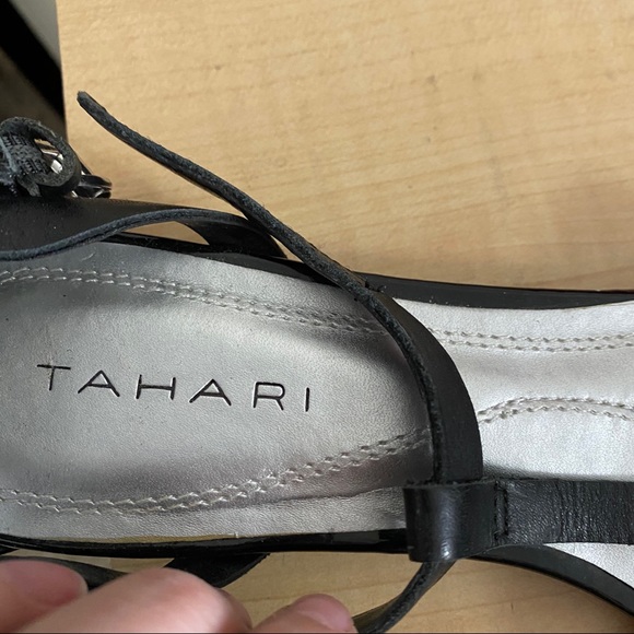 TA-RANDY TAHARI T-STRAP POINTY TOE FLATS - Picture 5 of 5